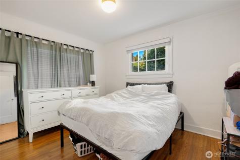 746 10th Avenue E Seattle WA 98102