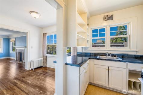 746 10th Avenue E Seattle WA 98102