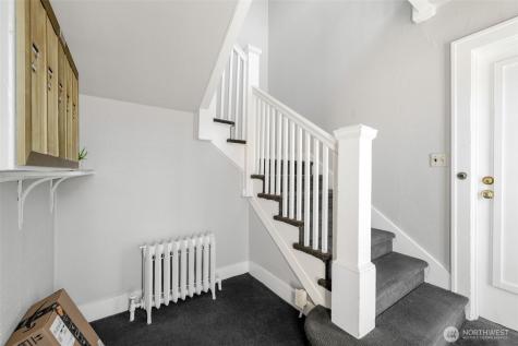 746 10th Avenue E Seattle WA 98102