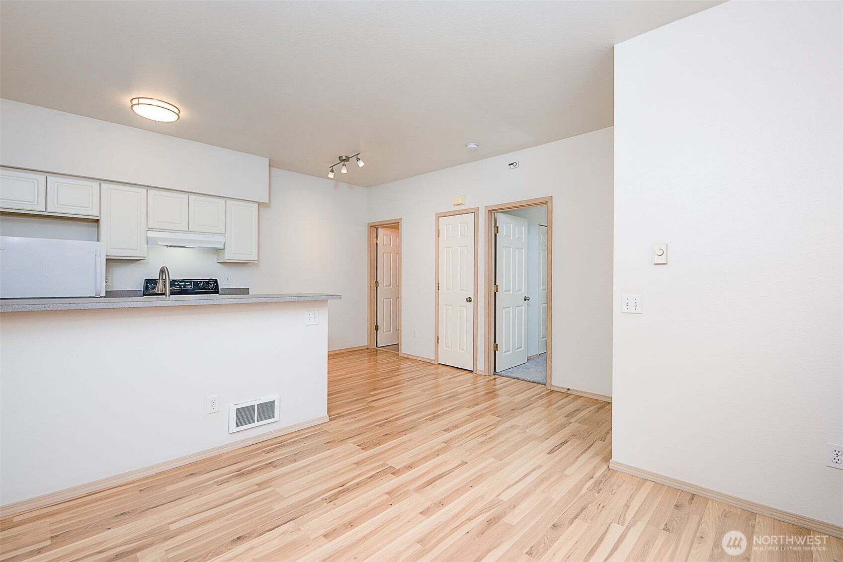 913 13th Avenue Seattle WA 98122