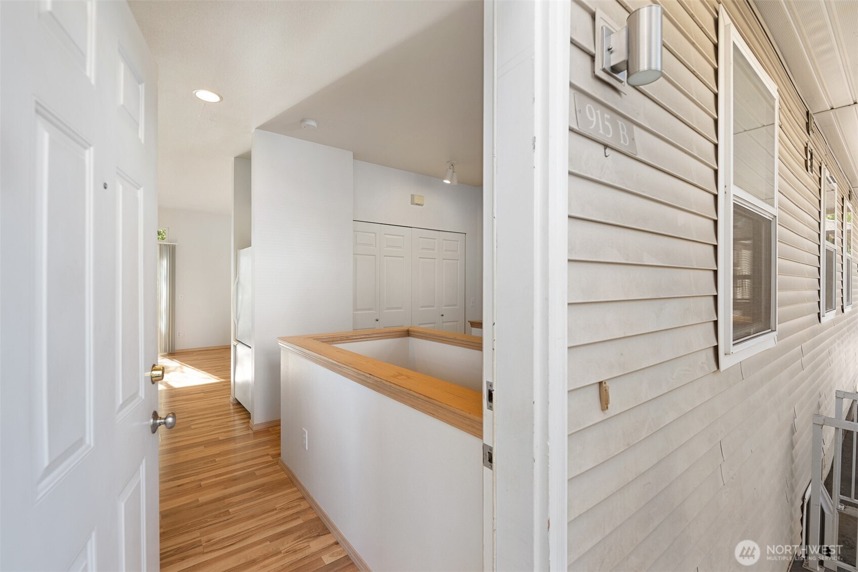 913 13th Avenue Seattle WA 98122