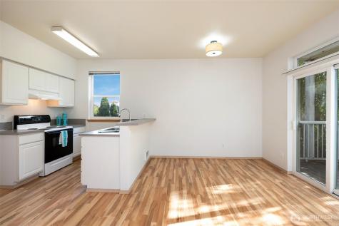 913 13th Avenue Seattle WA 98122
