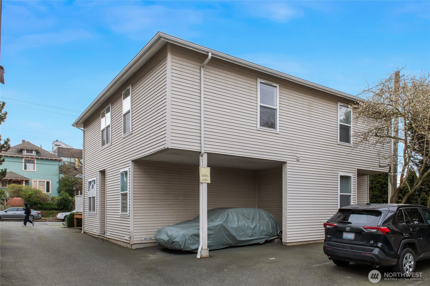 913 13th Avenue Seattle WA 98122