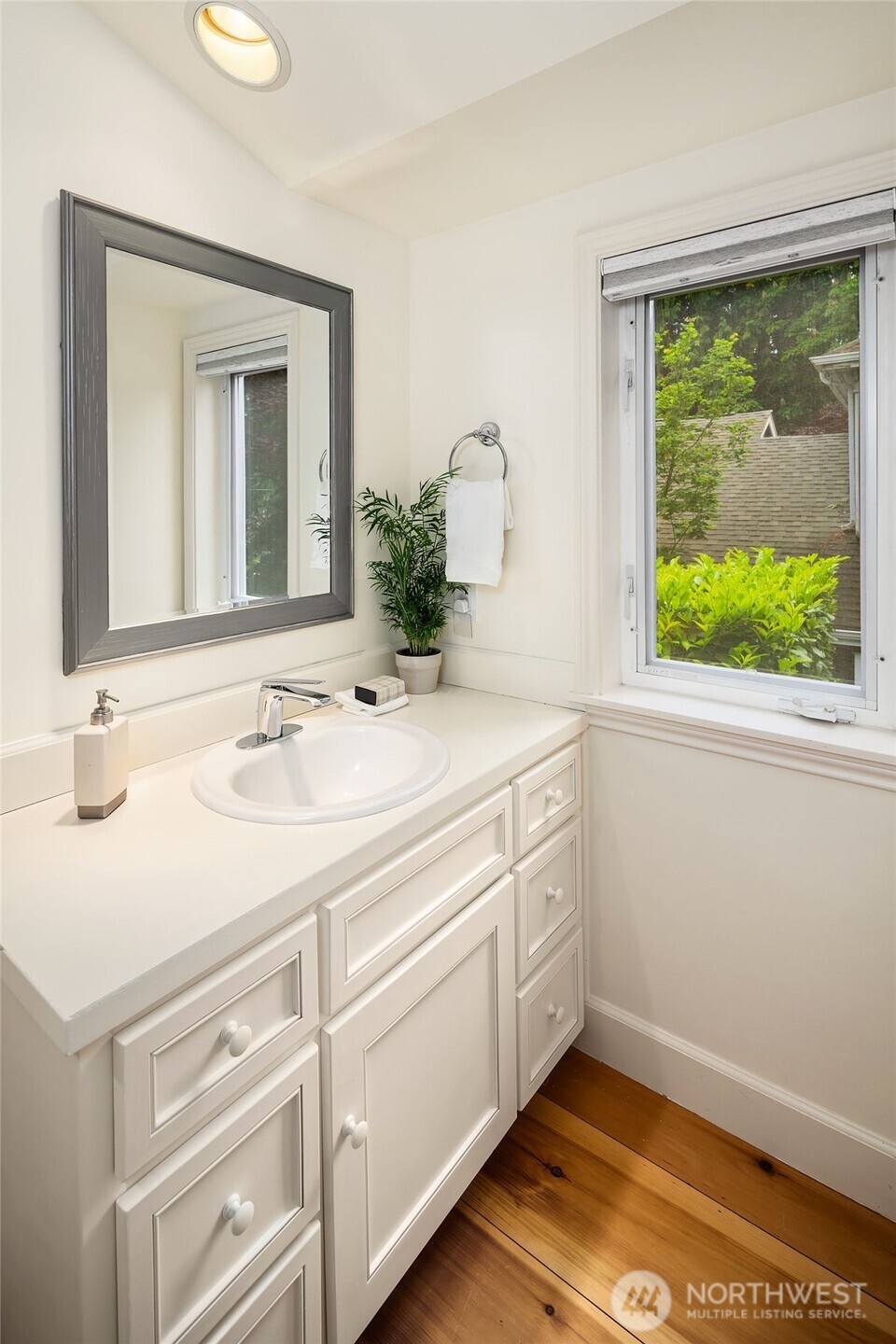 2038 9th Street W Kirkland WA 98033