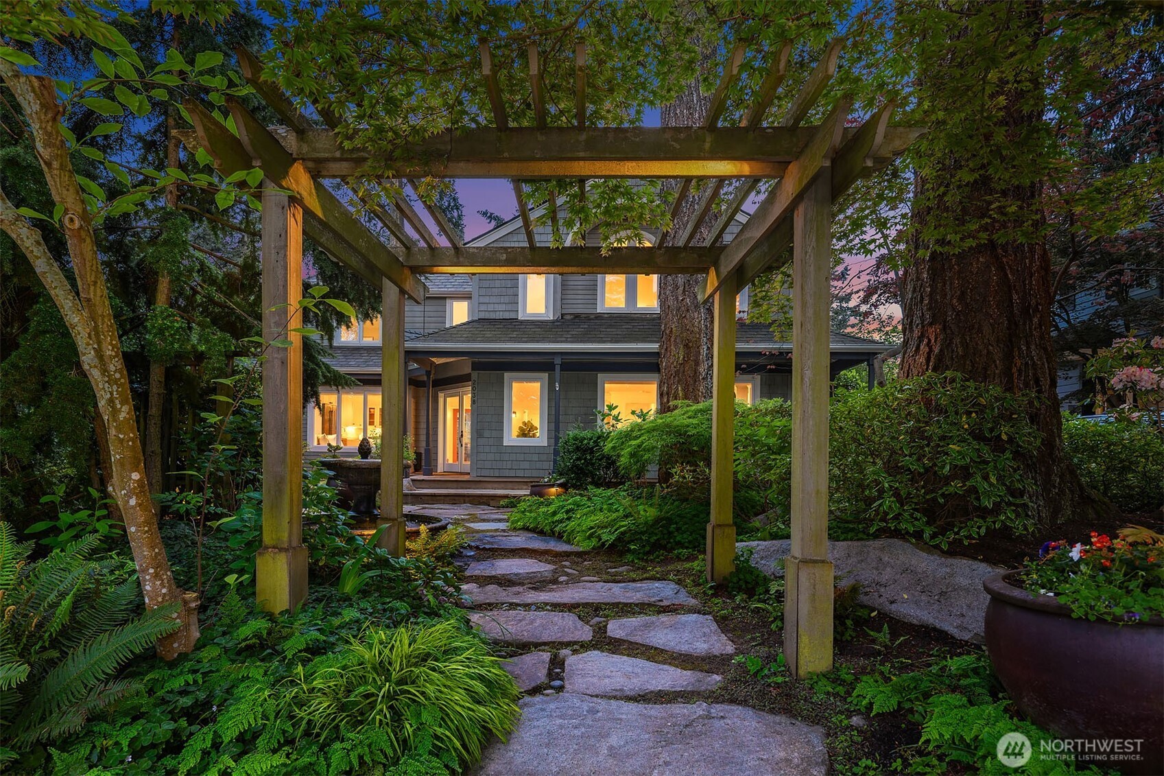 2038 9th Street W Kirkland WA 98033