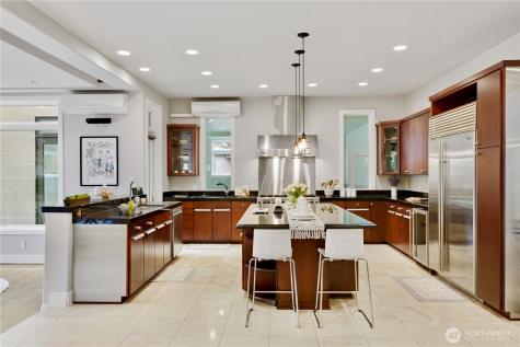 2 Crescent Key SE Bellevue WA 98006