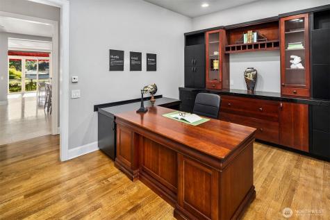 2 Crescent Key SE Bellevue WA 98006