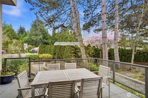 2 Crescent Key SE Bellevue WA 98006