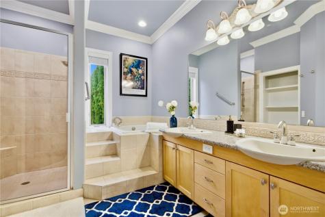 2 Crescent Key SE Bellevue WA 98006