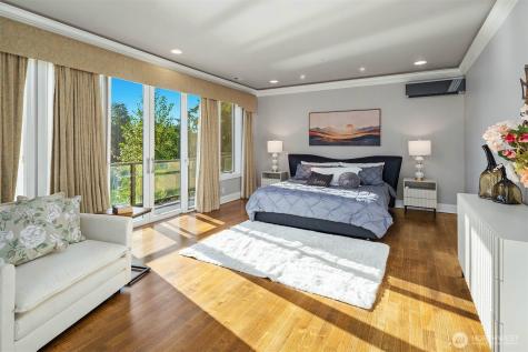 2 Crescent Key SE Bellevue WA 98006