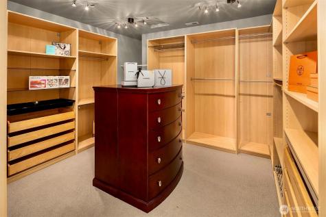 2 Crescent Key SE Bellevue WA 98006