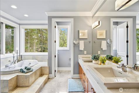 2 Crescent Key SE Bellevue WA 98006