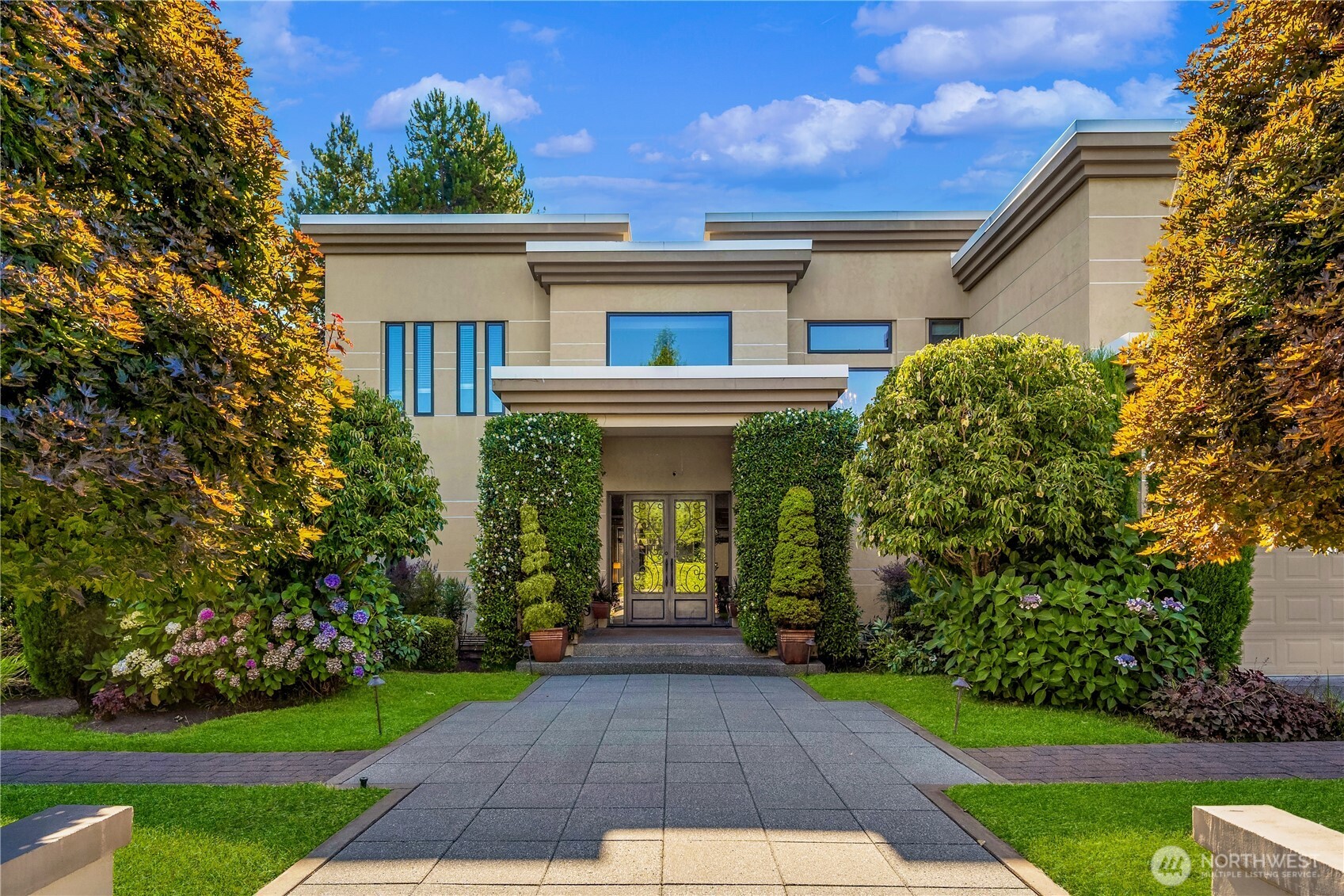 2 Crescent Key SE Bellevue WA 98006
