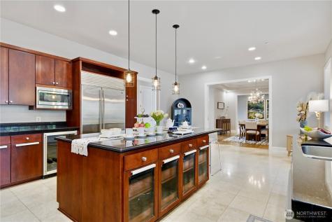 2 Crescent Key SE Bellevue WA 98006