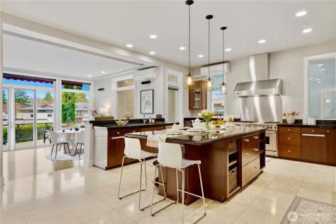2 Crescent Key SE Bellevue WA 98006