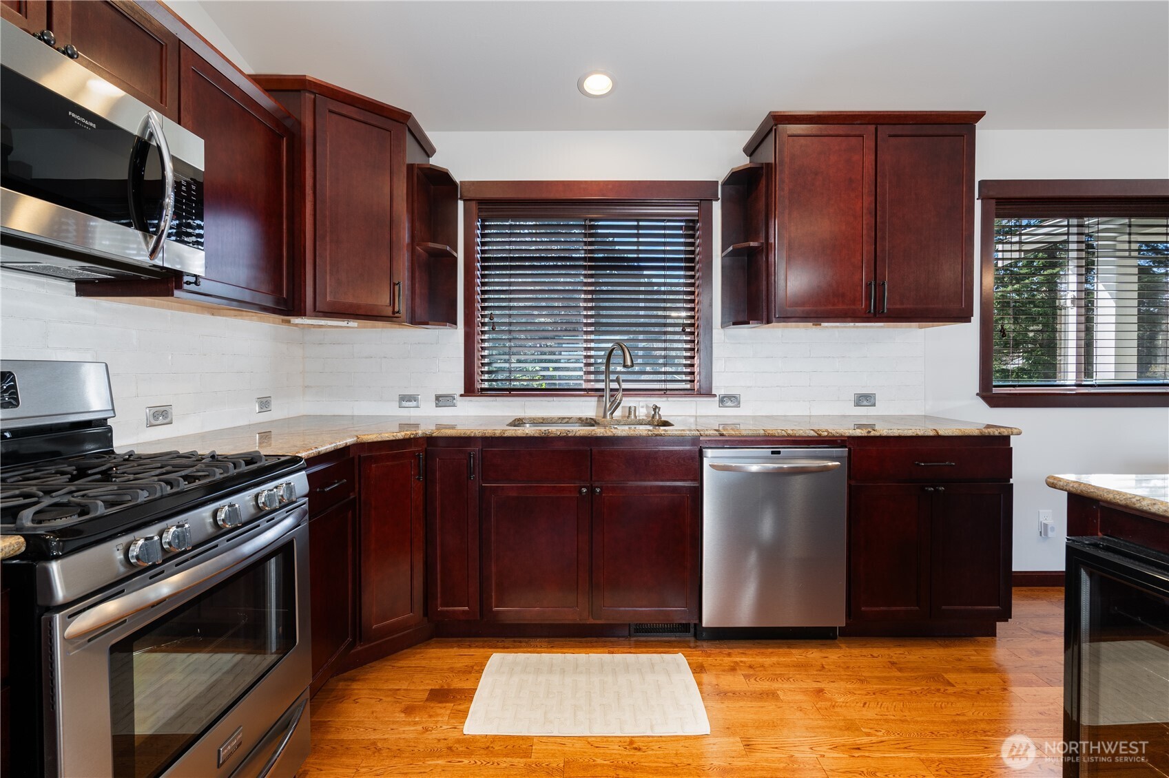 2303 North Bluff Road Greenbank WA 98253