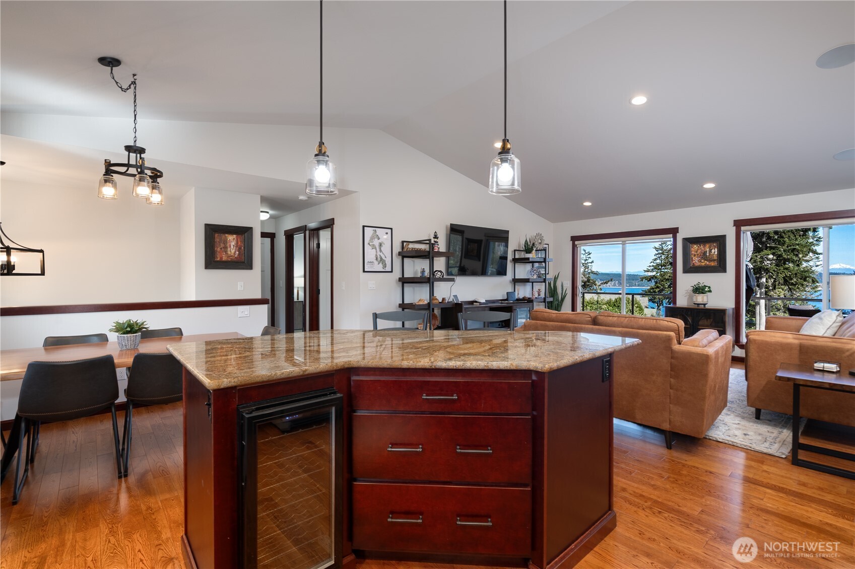 2303 North Bluff Road Greenbank WA 98253