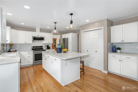 1227 199th Street Sw Lynnwood WA 98036
