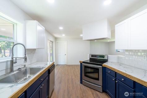 13 Barrett Road W Montesano WA 98563