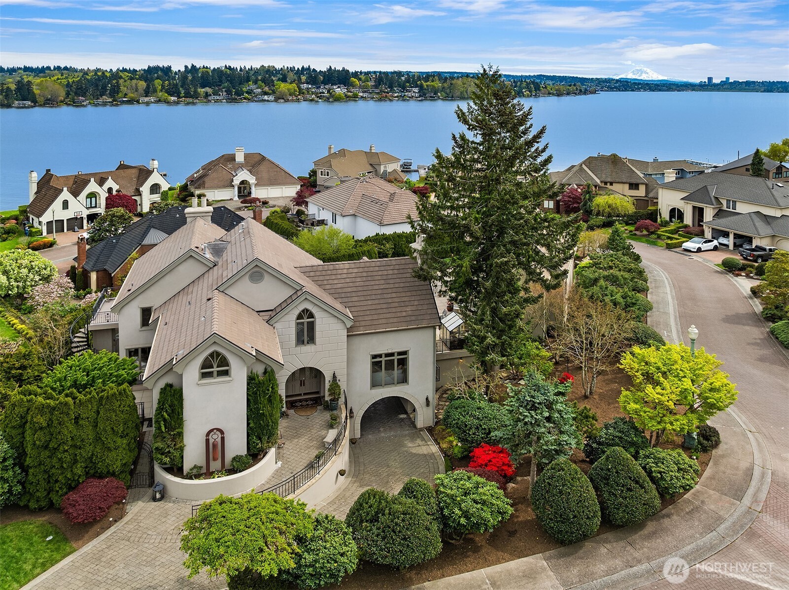 8496 NE Woodland Cove Drive Kirkland WA 98034