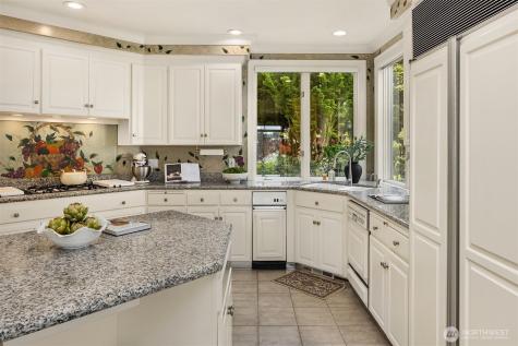 8496 NE Woodland Cove Drive Kirkland WA 98034