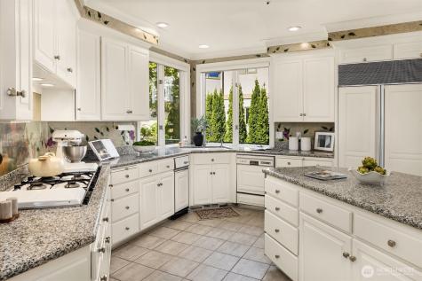 8496 NE Woodland Cove Drive Kirkland WA 98034