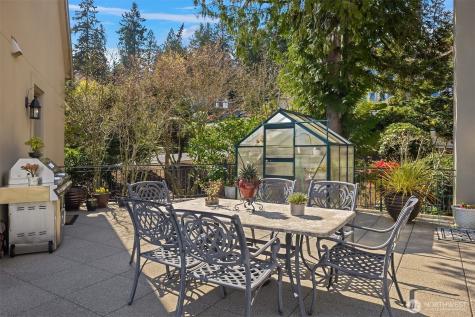 8496 NE Woodland Cove Drive Kirkland WA 98034