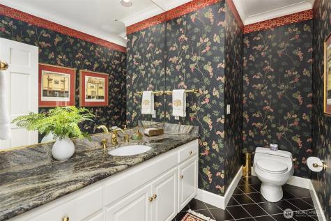 8496 NE Woodland Cove Drive Kirkland WA 98034