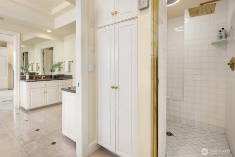 8496 NE Woodland Cove Drive Kirkland WA 98034