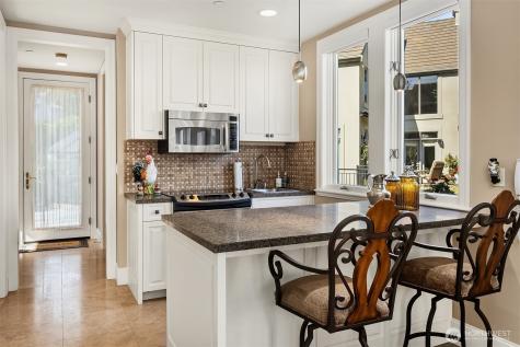 8496 NE Woodland Cove Drive Kirkland WA 98034