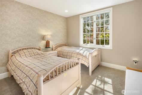 8496 NE Woodland Cove Drive Kirkland WA 98034