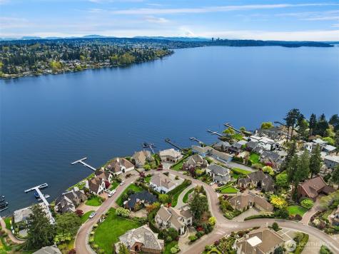 8496 NE Woodland Cove Drive Kirkland WA 98034