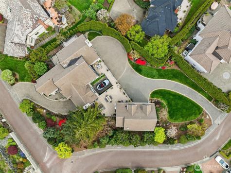 8496 NE Woodland Cove Drive Kirkland WA 98034