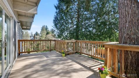 912 168th Place NE Bellevue WA 98008