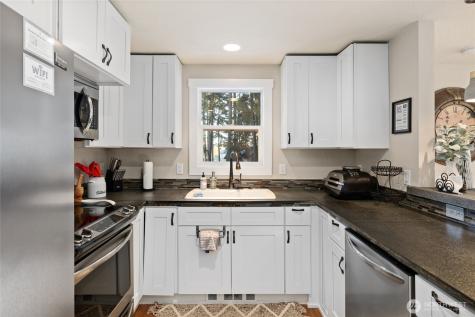 661 W Pacific Avenue Ronald WA 98940