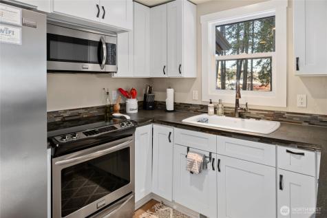 661 W Pacific Avenue Ronald WA 98940