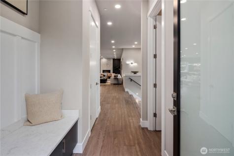 8814 NE Juanita Drive Kirkland WA 98034