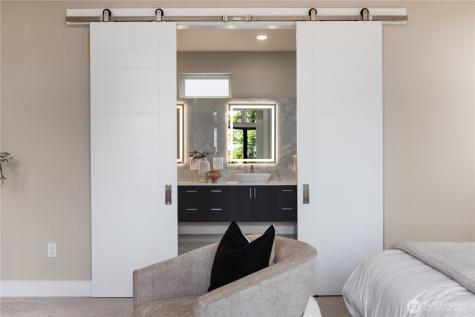 8814 NE Juanita Drive Kirkland WA 98034