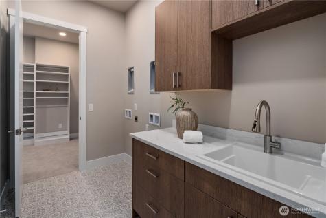 8814 NE Juanita Drive Kirkland WA 98034