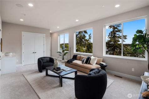 8814 NE Juanita Drive Kirkland WA 98034