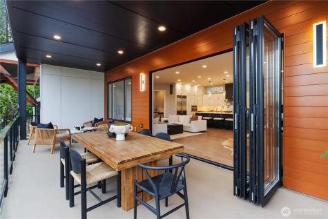 8814 NE Juanita Drive Kirkland WA 98034