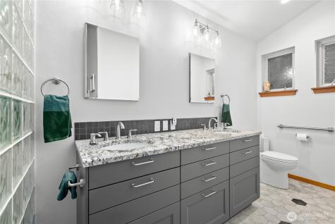 31823 S Bridge Way NE Poulsbo WA 98370