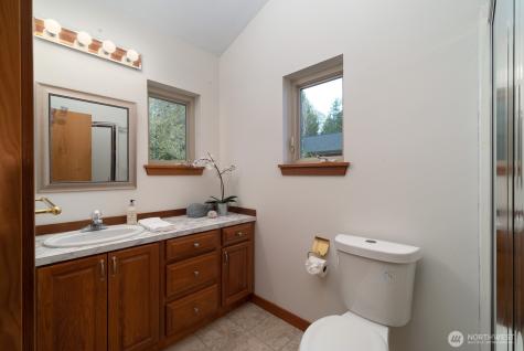 31823 S Bridge Way NE Poulsbo WA 98370