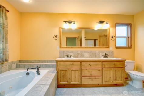 5707 316th Street NW Stanwood WA 98292