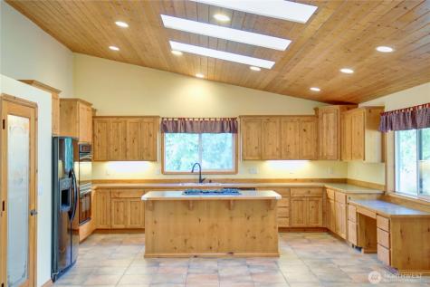 5707 316th Street NW Stanwood WA 98292