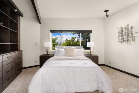 10847 Bill Point Bluff NE Bainbridge Island WA 98110