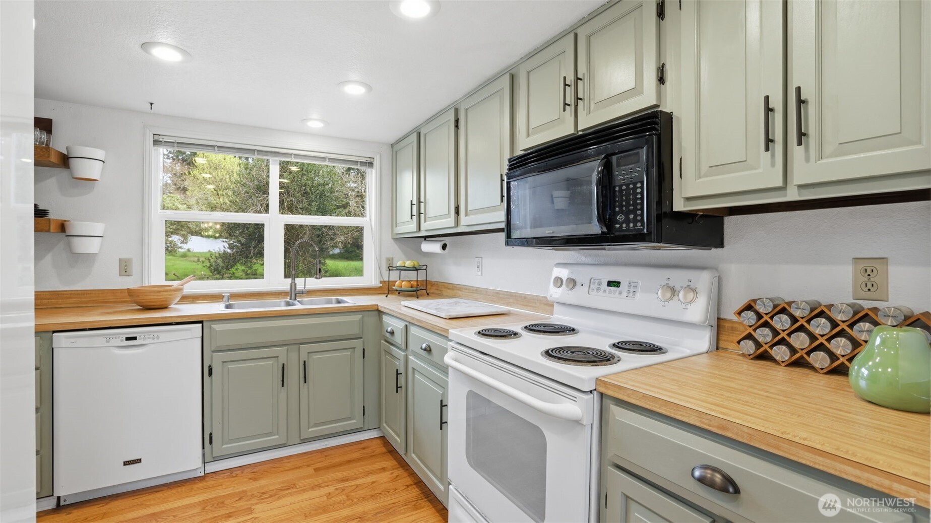 19832 156th Avenue NE Woodinville WA 98072