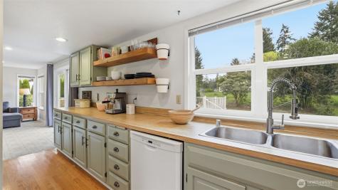 19832 156th Avenue NE Woodinville WA 98072