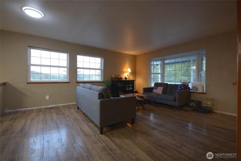 210 Brooklyn Road Oakville WA 98568