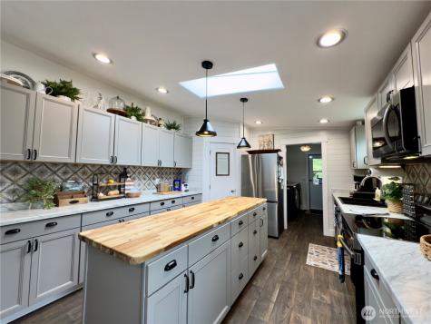 609 Chenois Avenue NE Ocean Shores WA 98569